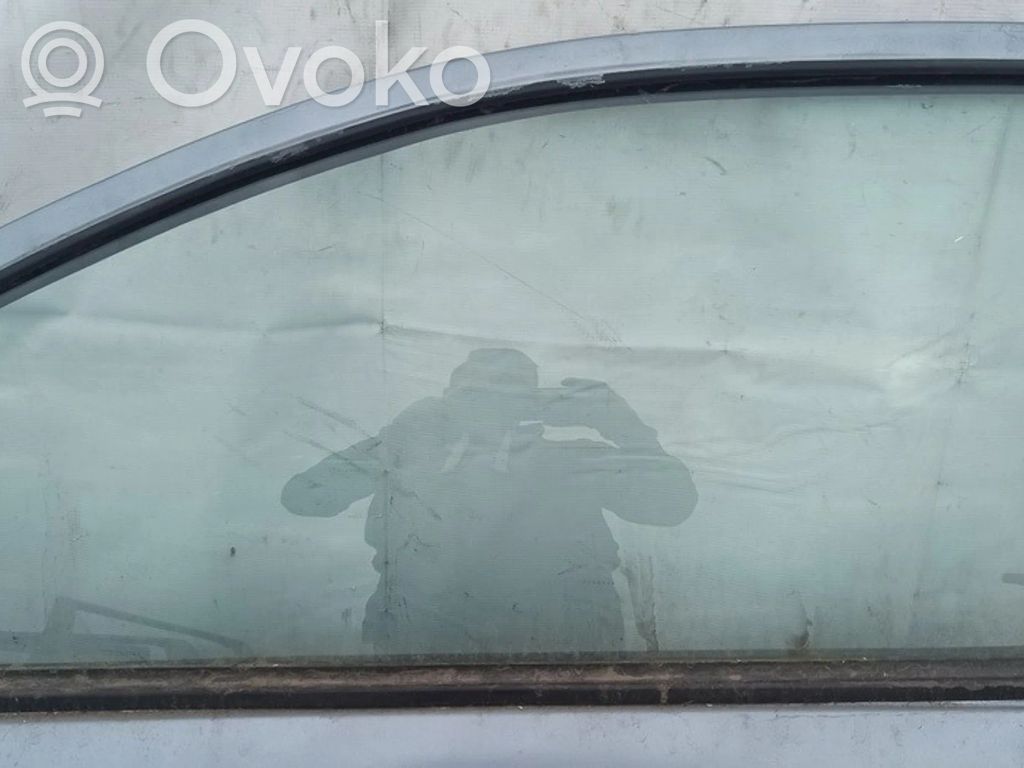 Opel Corsa C Luna de la puerta delantera cuatro puertas 