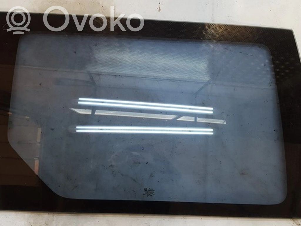 Vidrio lateral trasero