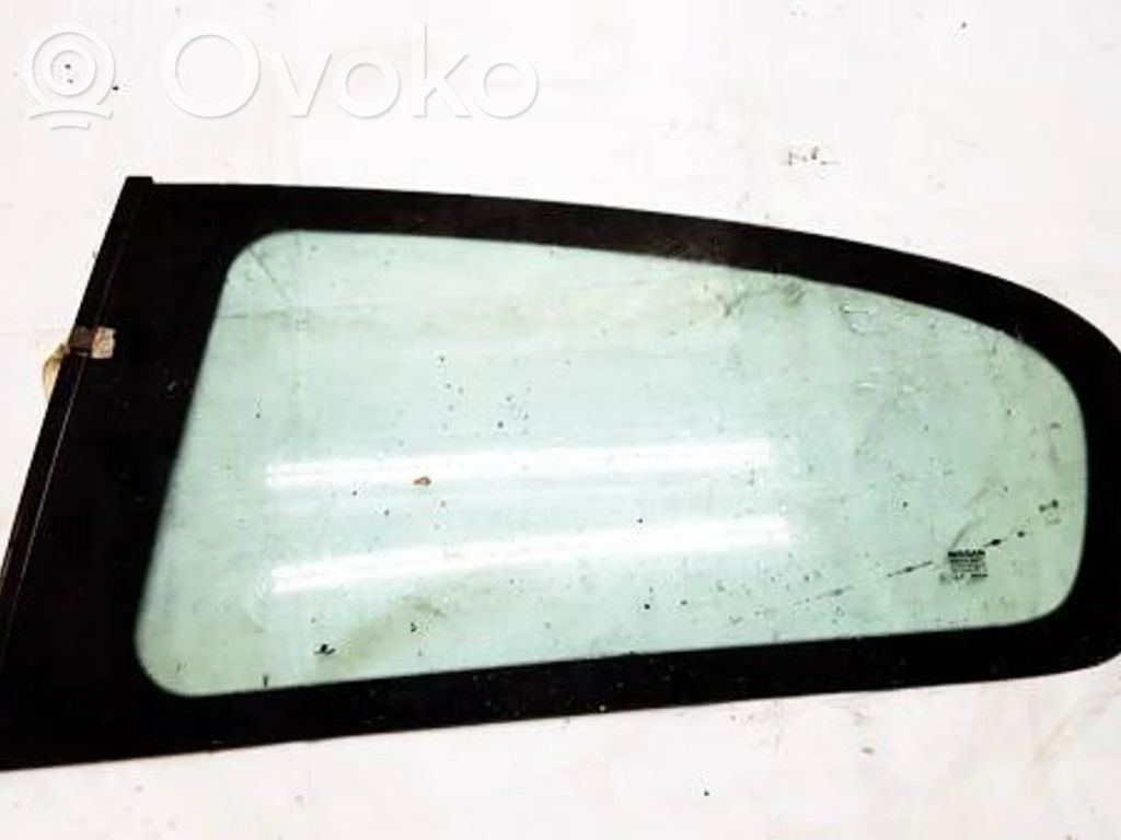 Nissan Almera N16 Vitre latérale arrière
