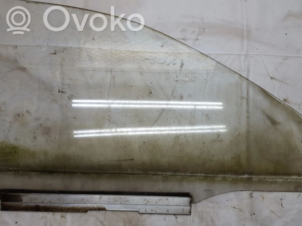 Opel Corsa B Vetro del finestrino della portiera anteriore - quattro porte 