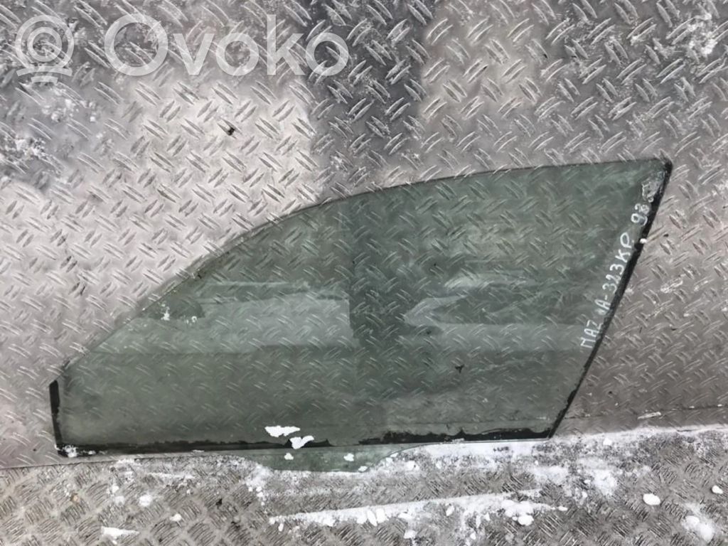 Etuoven ikkunalasi, neliovinen malli