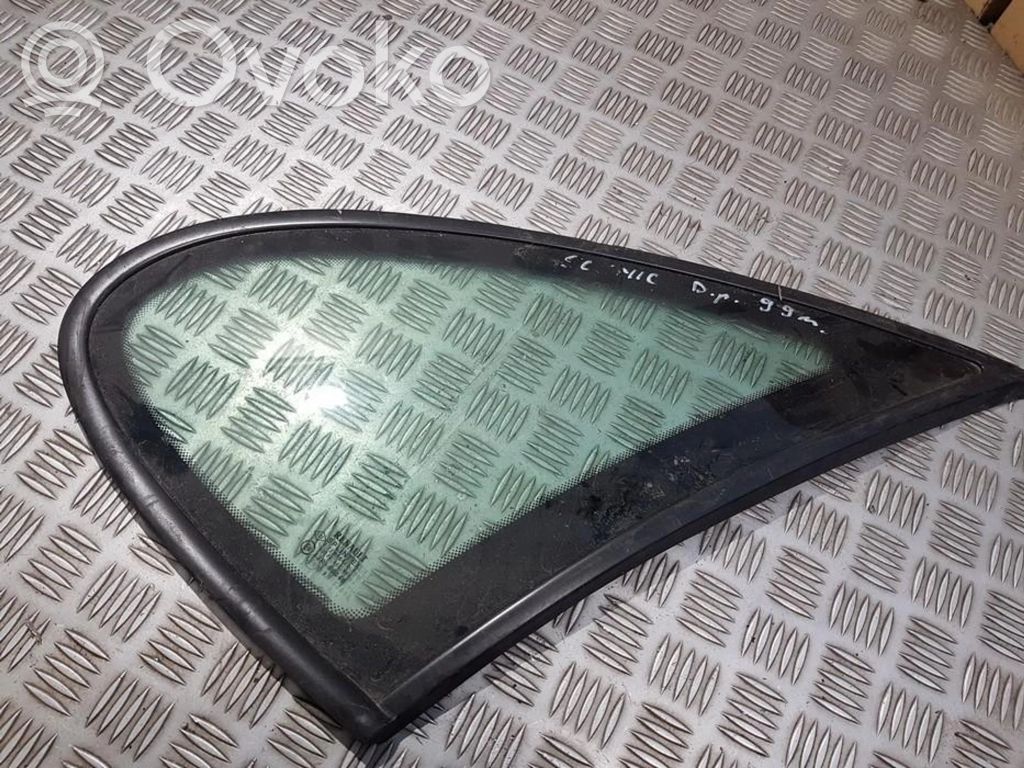 Vidrio lateral trasero