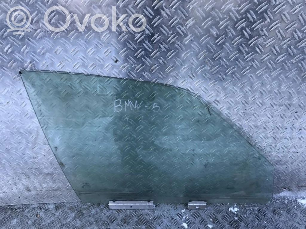 Etuoven ikkunalasi, neliovinen malli