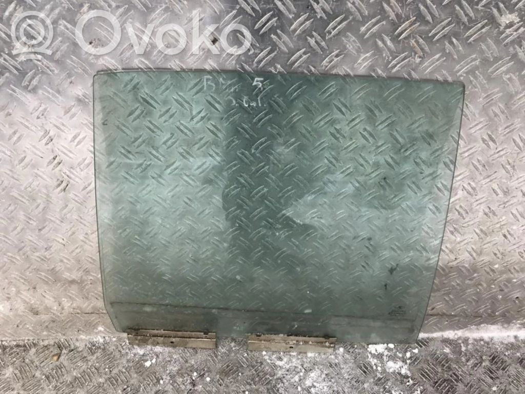 aizmugurējo durvju stikls