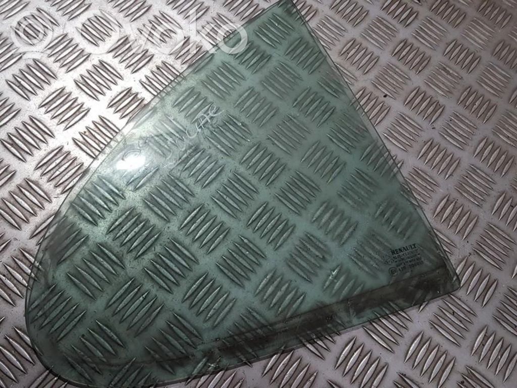 Ventanilla de ventilación de la puerta trasera