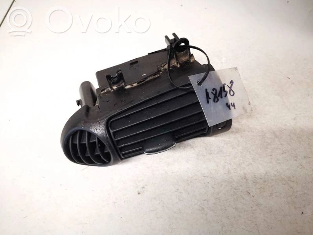 Mercedes-Benz C W203 Griglia di ventilazione centrale cruscotto