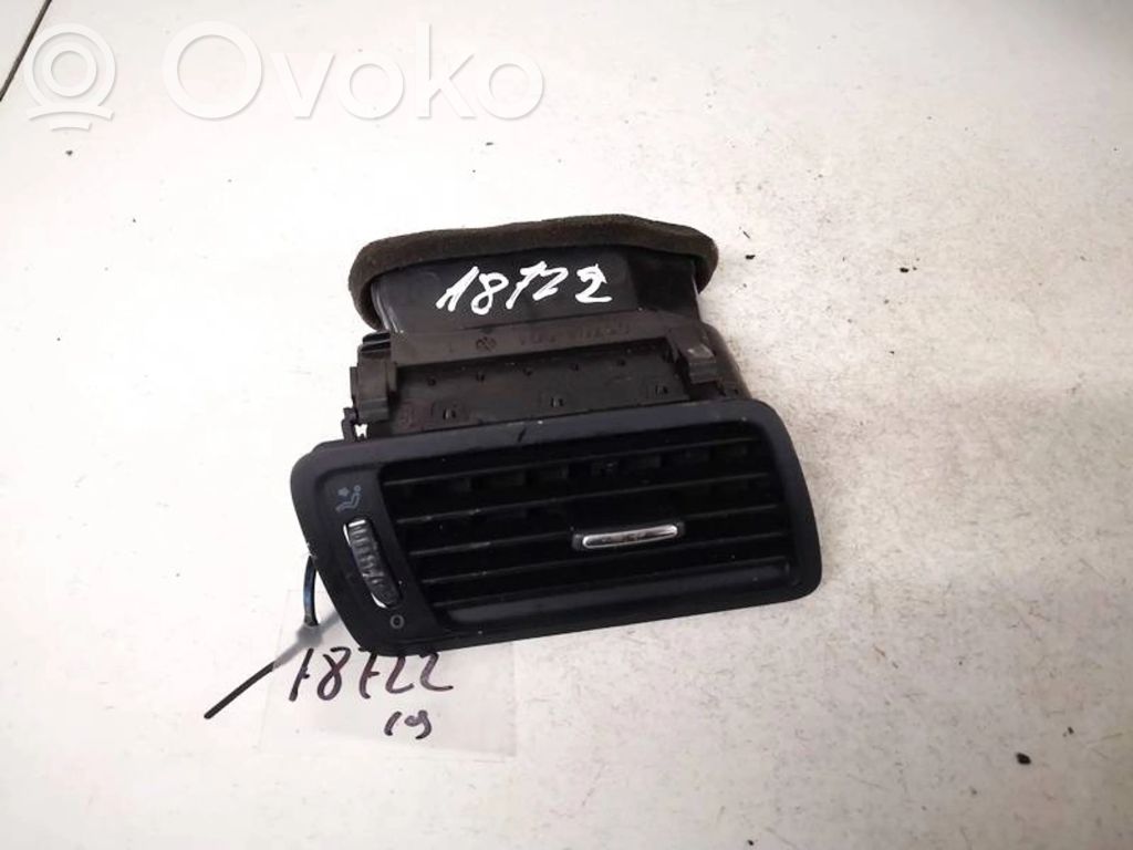 Volkswagen PASSAT B6 Rejilla de ventilación central del panel 