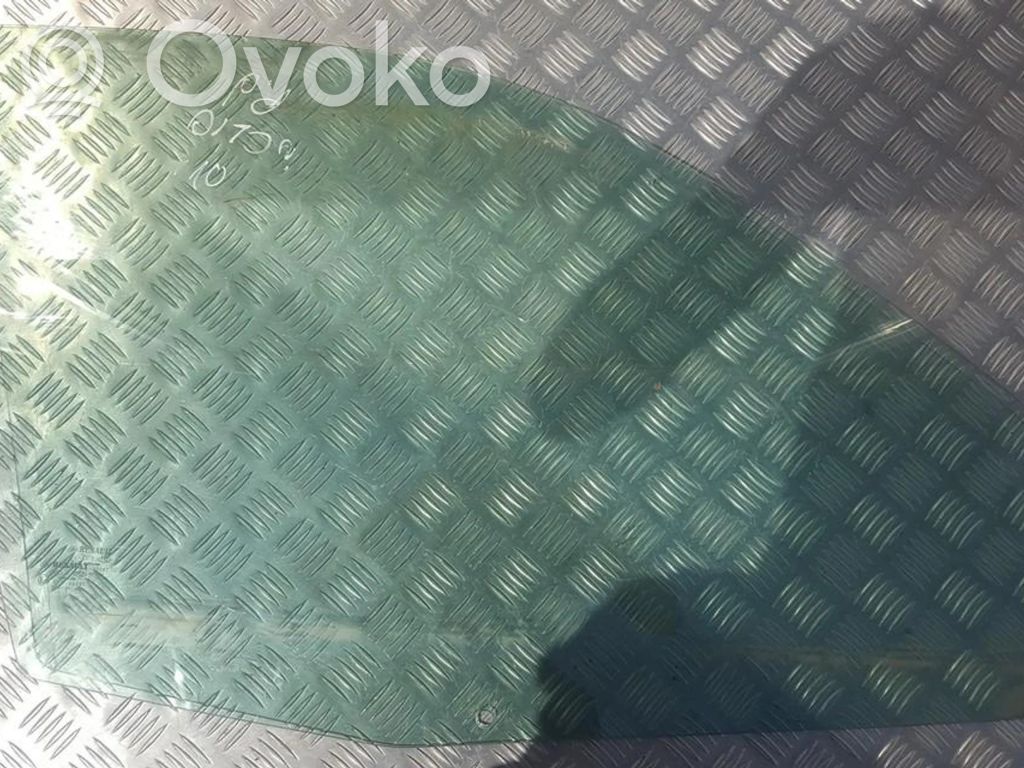 Etuoven ikkunalasi, neliovinen malli