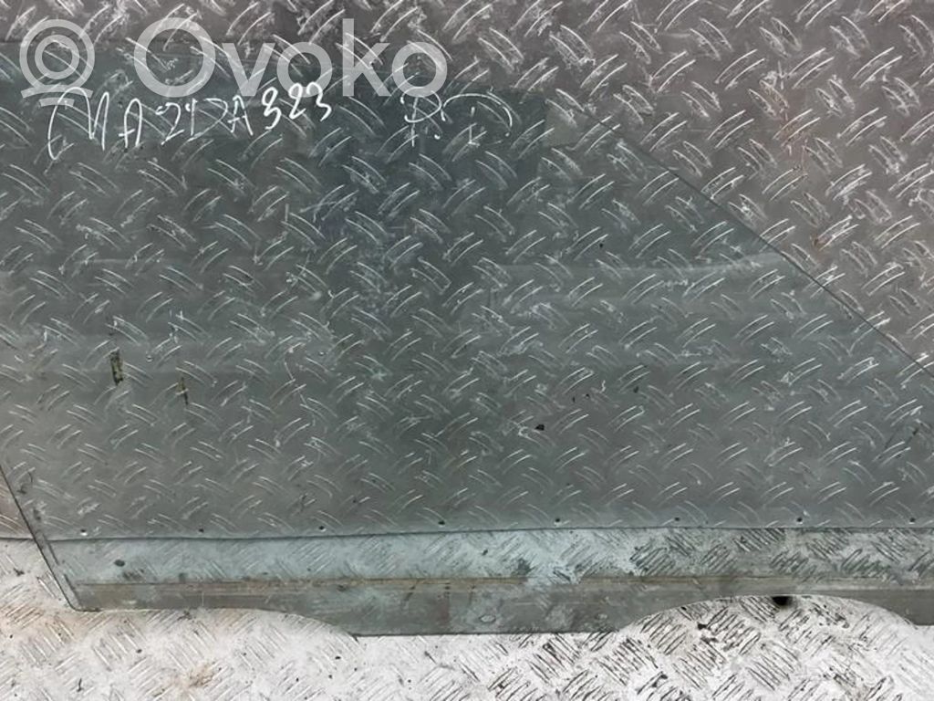 Etuoven ikkunalasi, neliovinen malli