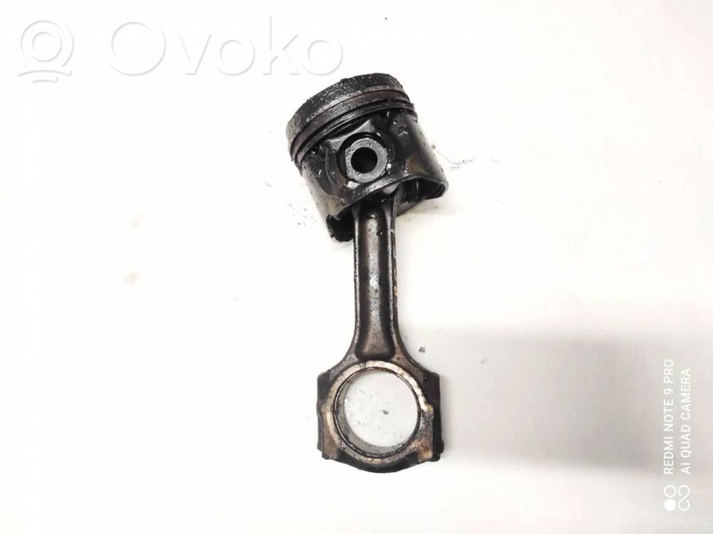 Piston avec bielle