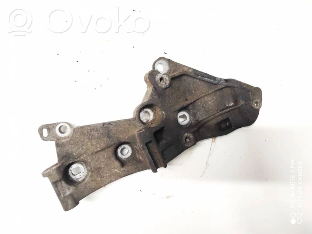 Engine mounting bracket   8200365097,8200365097