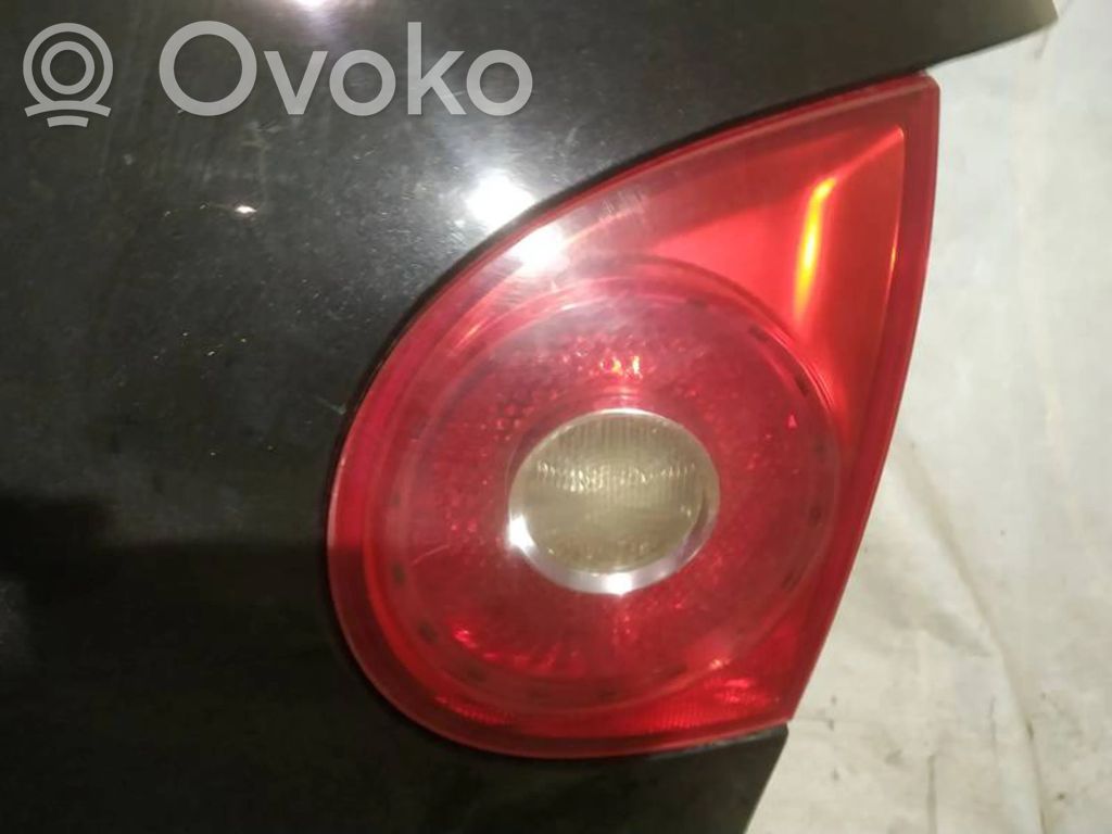 Tailgate rear/tail lights