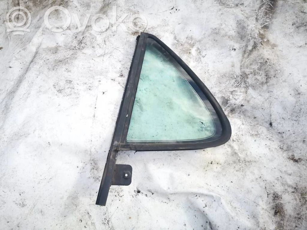 Ventanilla de ventilación de la puerta trasera