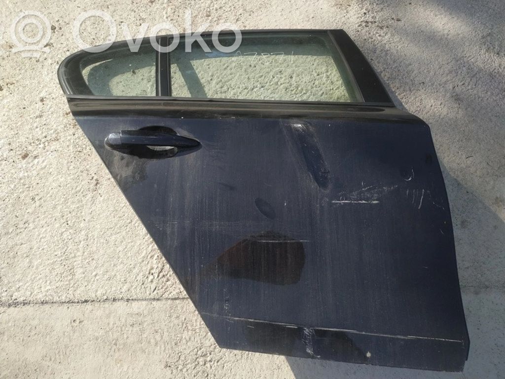 Aizmugurējās durvis   JUODOS,JUODOS,JUODOS