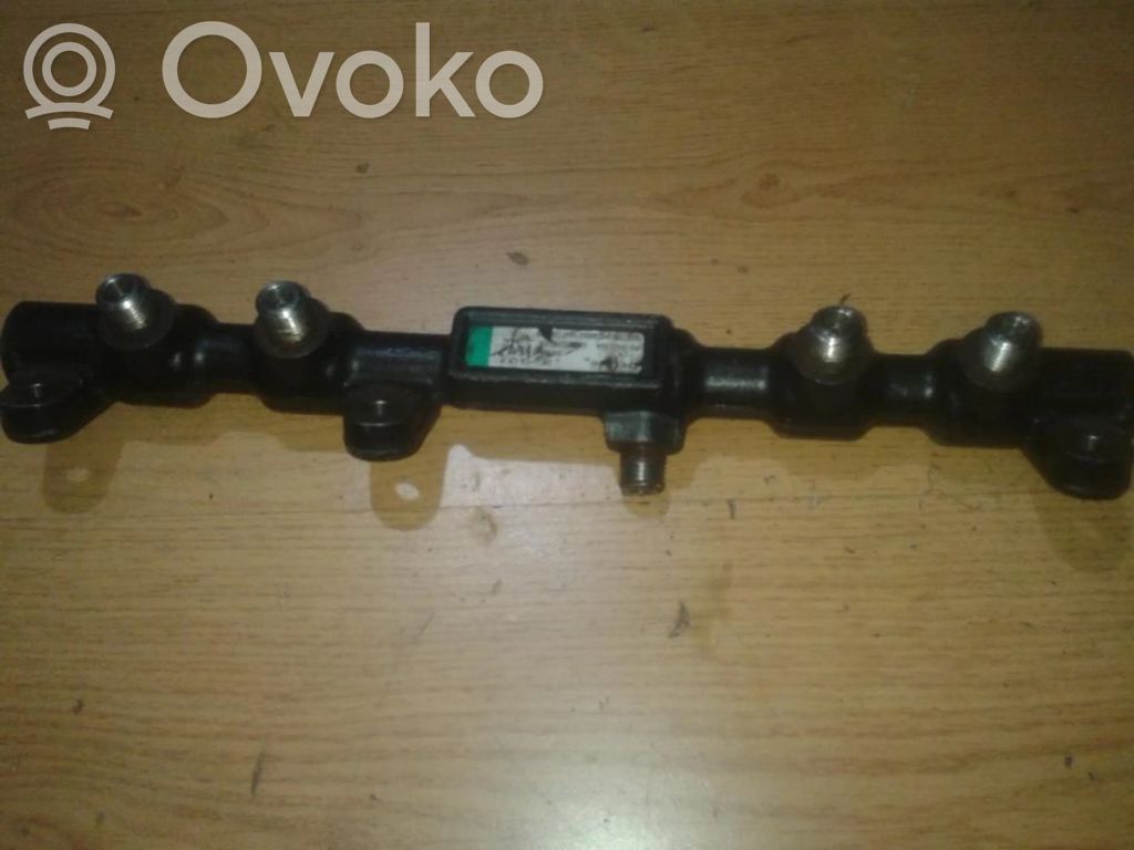 Ford Mondeo Mk III Listwa wtryskowa 