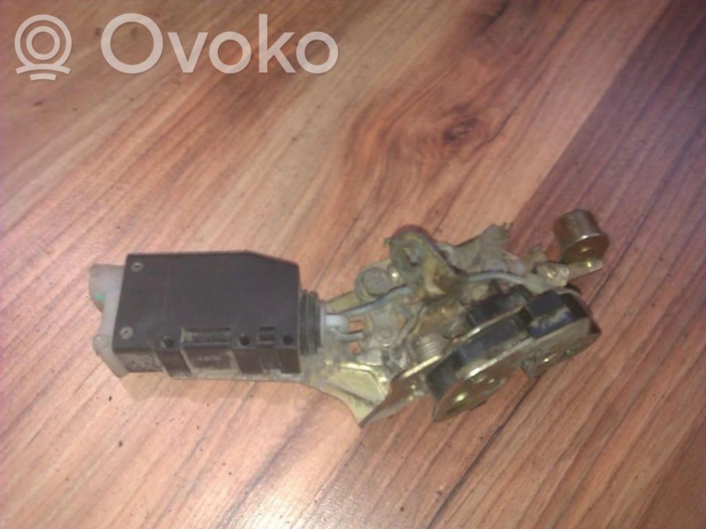 Opel Omega B1 Serratura portiera posteriore 