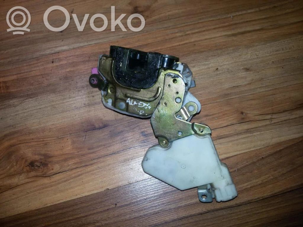 Nissan Almera Zamek drzwi przednich 