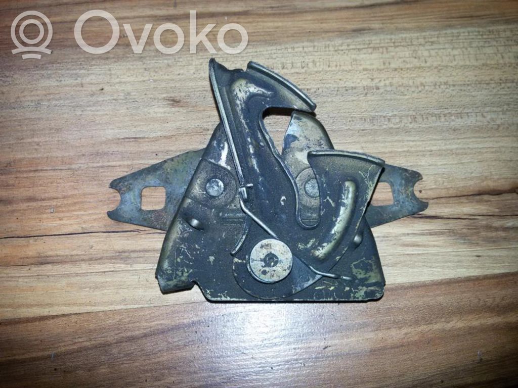 Volkswagen PASSAT B4 Chiusura/serratura vano motore/cofano
