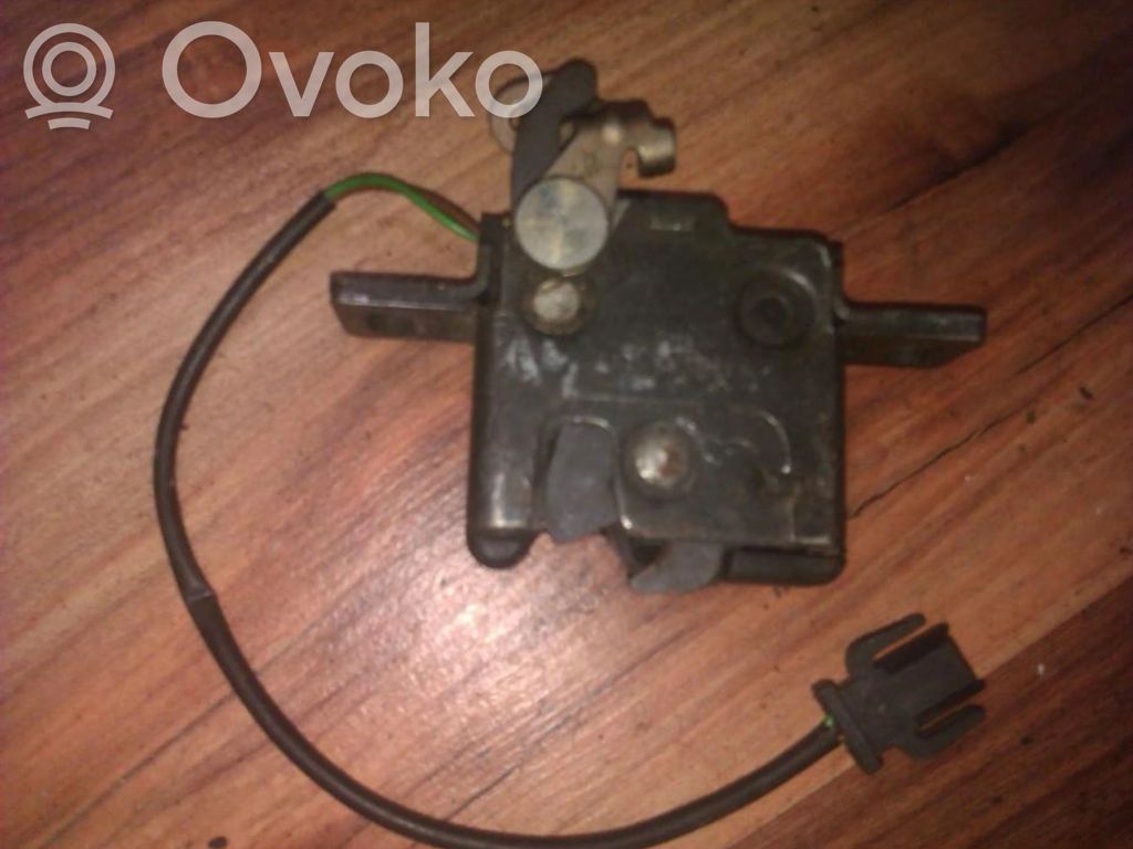 Audi 80 90 S2 B4 Blocco/chiusura/serratura del portellone posteriore/bagagliaio