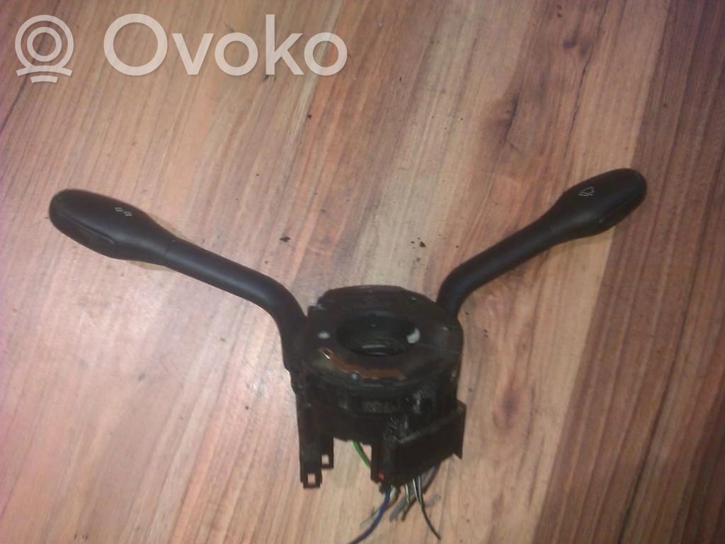 Volkswagen Golf III Leva/interruttore dell’indicatore di direzione e tergicristallo