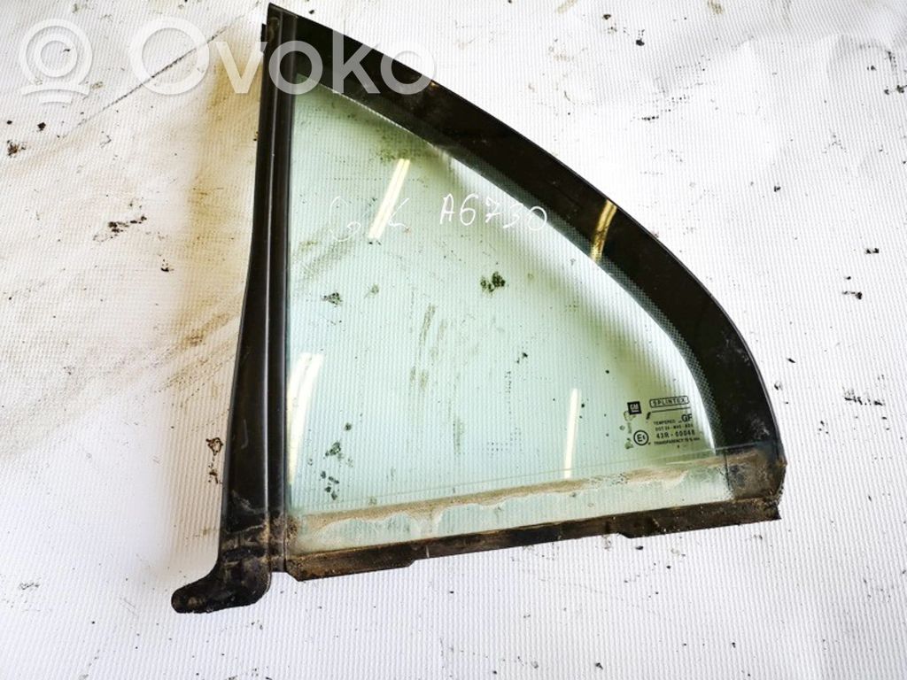 Ventanilla de ventilación de la puerta trasera