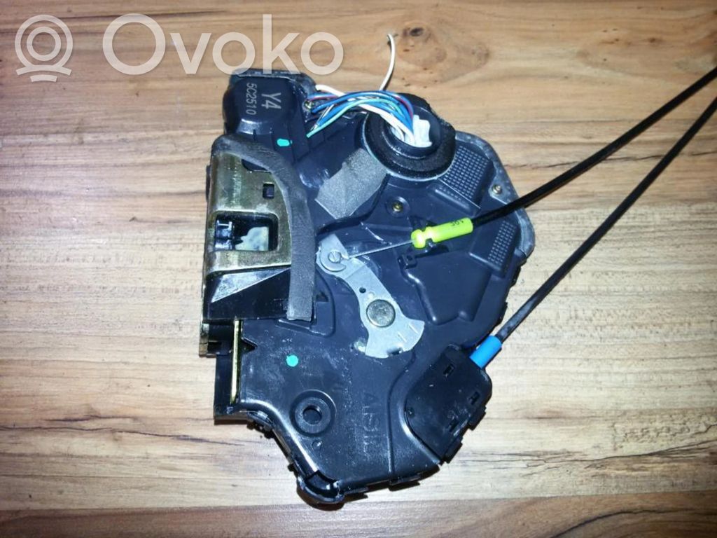 Toyota Avensis T250 Zamek drzwi przednich 