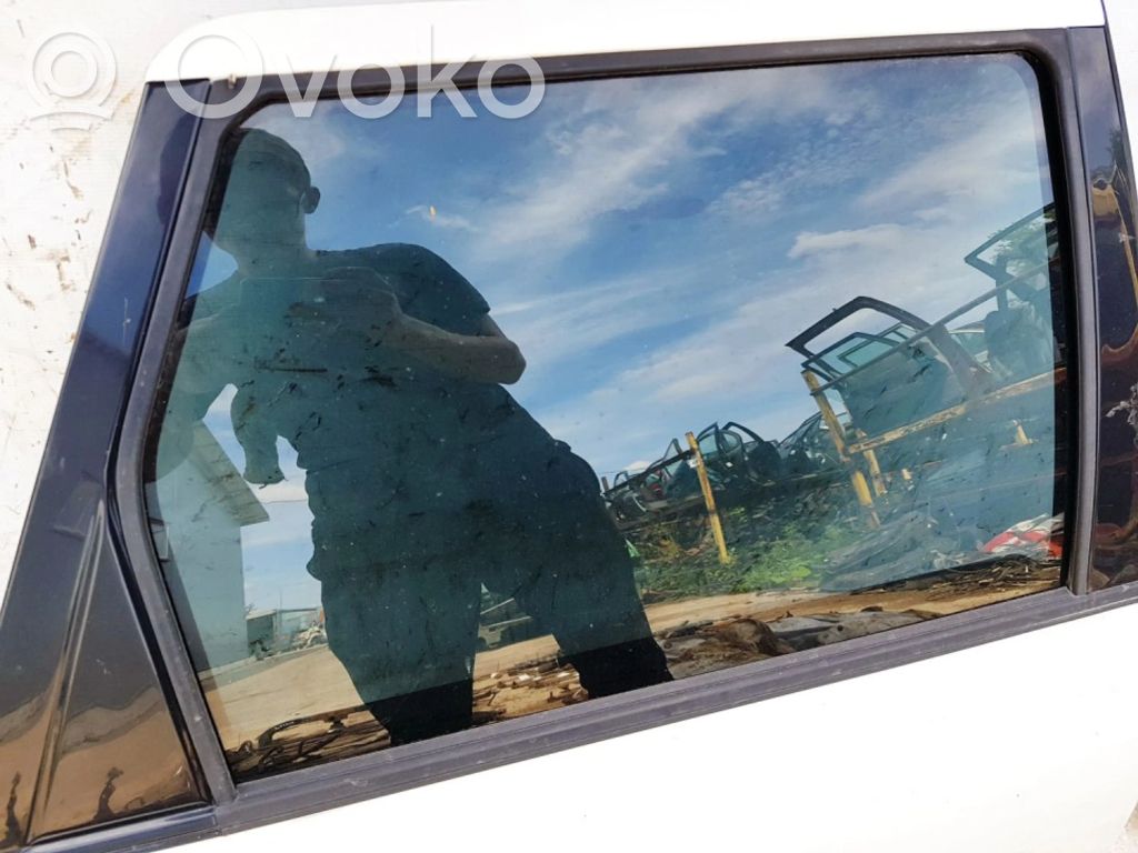 aizmugurējo durvju stikls