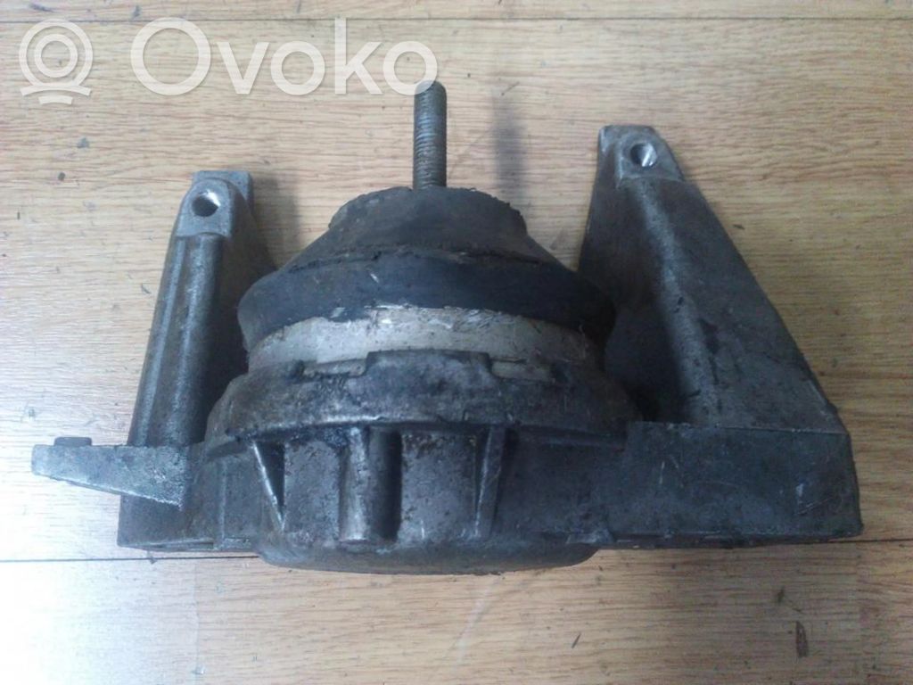 Engine mount bracket   4A0199352,4A0199352