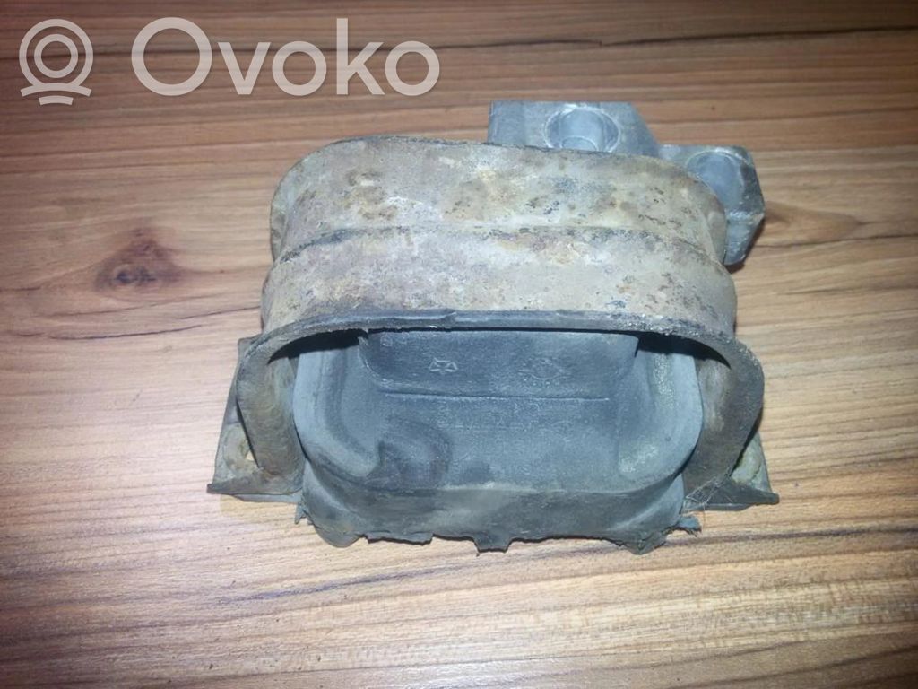 Chrysler Sebring (ST-22 - JR) Engine mount bracket 