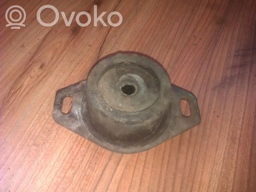 Engine mount bracket