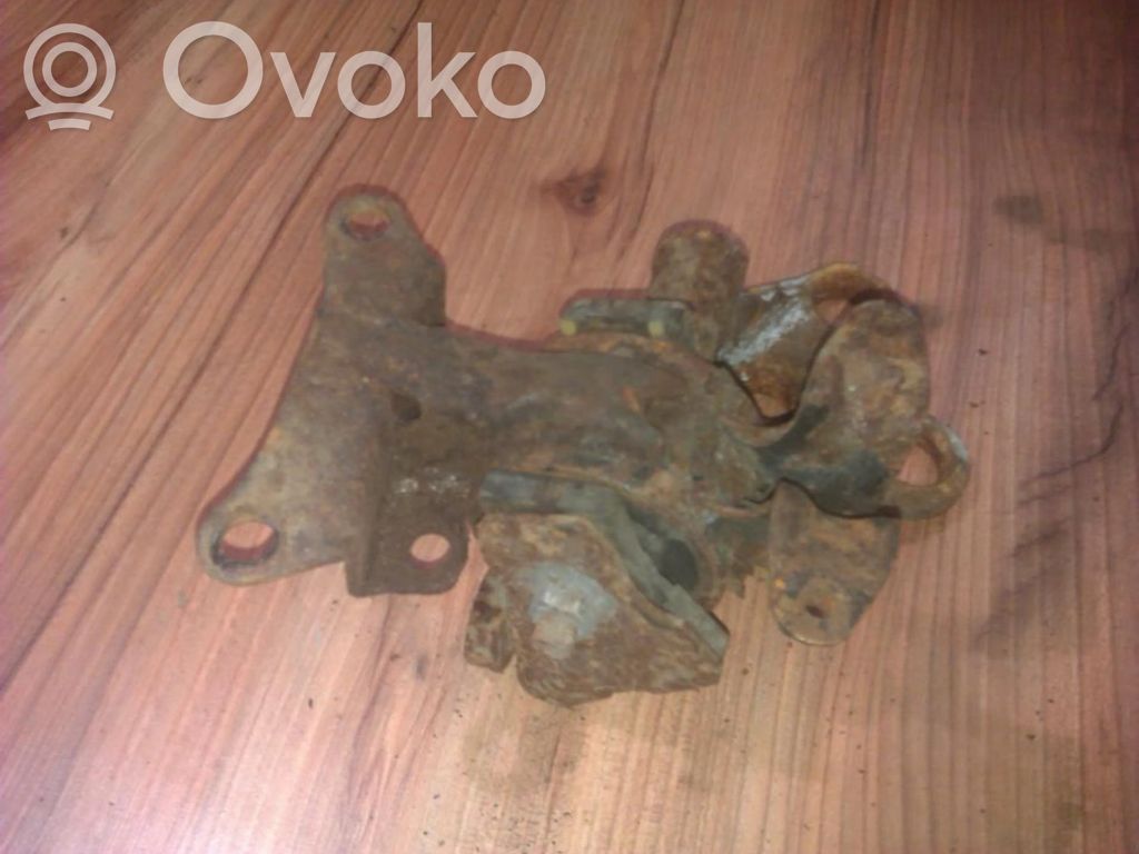 Supporto di montaggio del motore