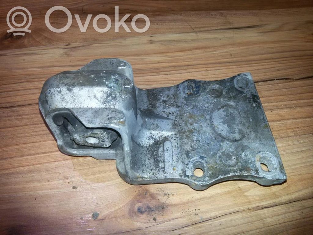 Engine mount bracket