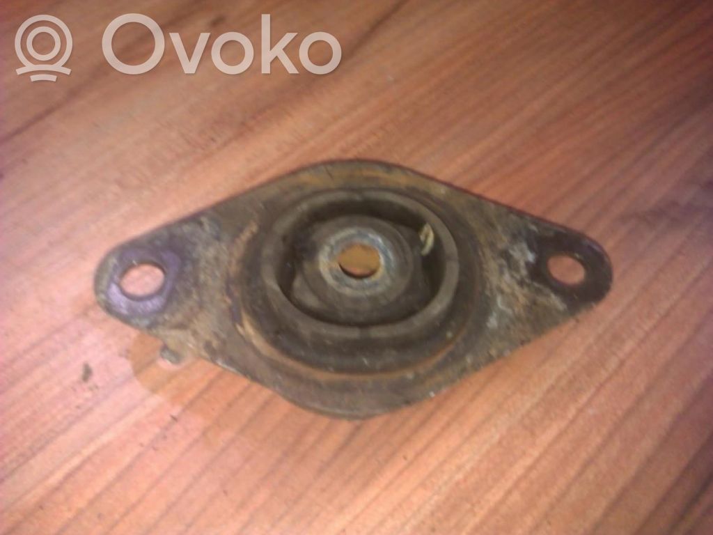 Engine mount bracket   7700818372D,7700818372D