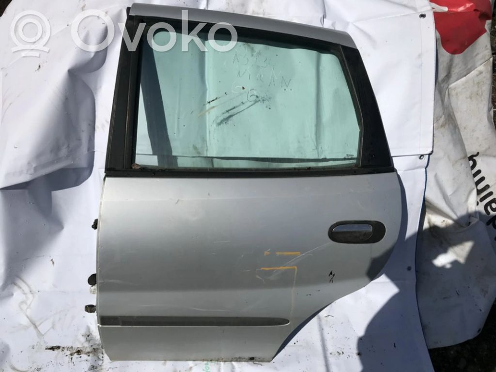 Nissan Almera Tino Portiera posteriore