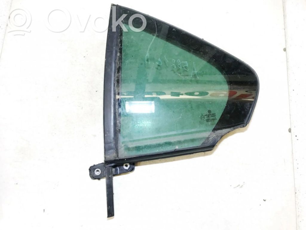 Ventanilla de ventilación de la puerta trasera   5C6845213,5C6845213