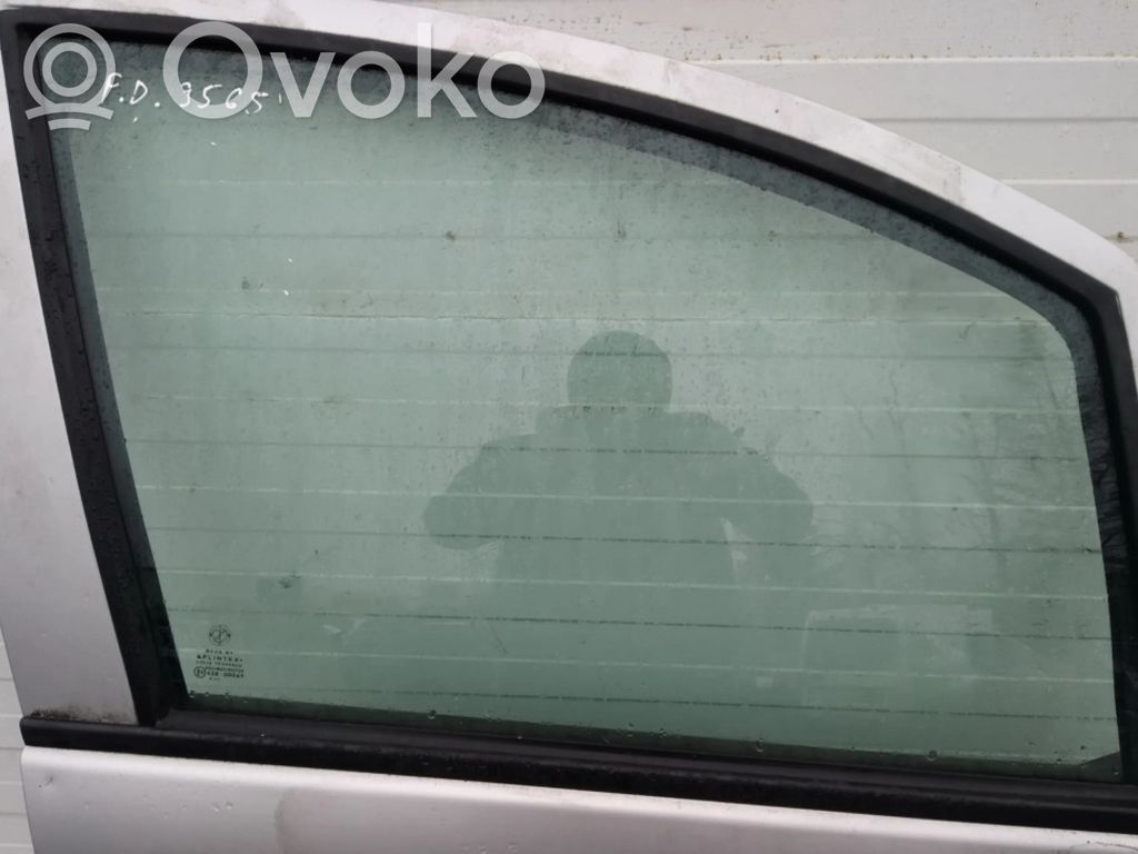 Etuoven ikkunalasi, neliovinen malli