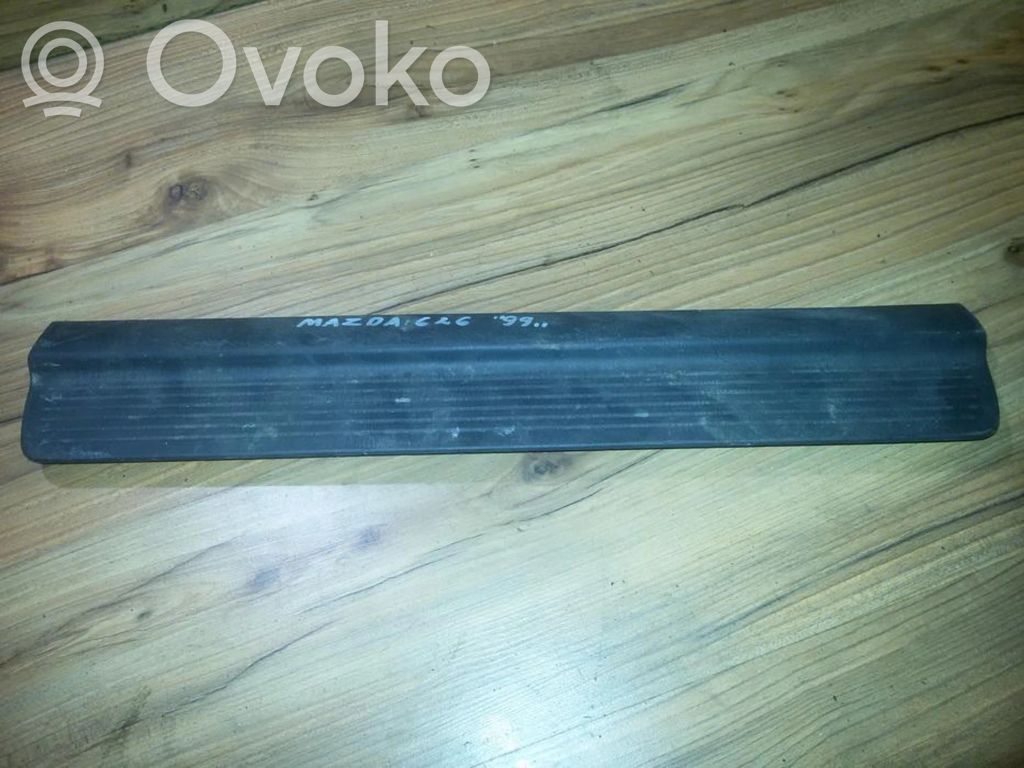 Mazda 626 Capac prag față