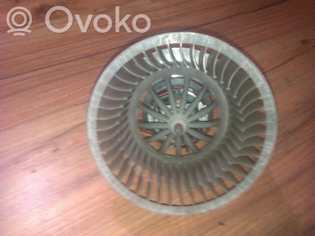 Skoda Fabia Mk2 (5J) Lämmittimen puhallin 