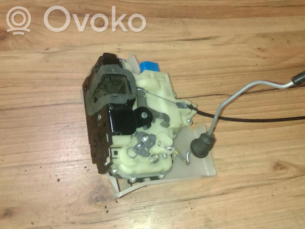 Volkswagen Polo IV 9N3 Serratura portiera anteriore