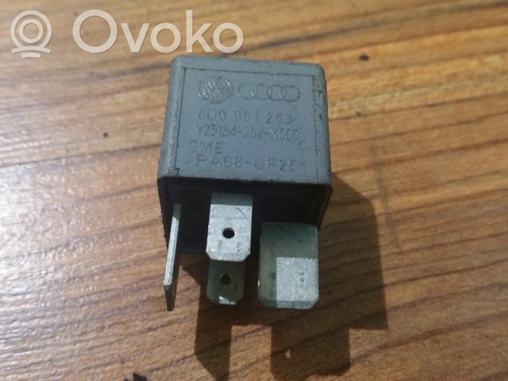 Otros relés   8D0951253,V23134J52X300,8D0951253,V23134J52X300,V23134J52X300