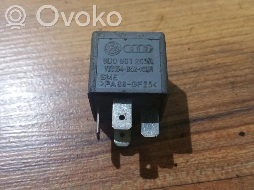 Alte relee   8D0951253A,V23134B52X301,8D0951253A,V23134B52X301,V23134B52X301
