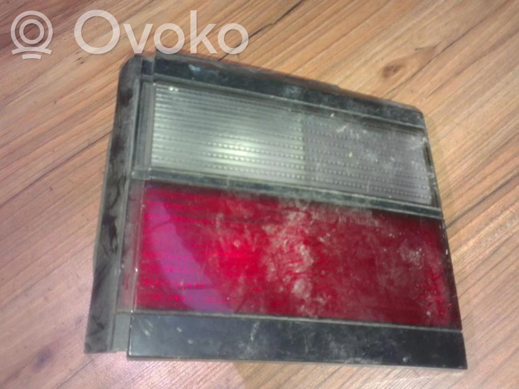 Volkswagen PASSAT B3 Lampy tylnej klapy bagażnika 
