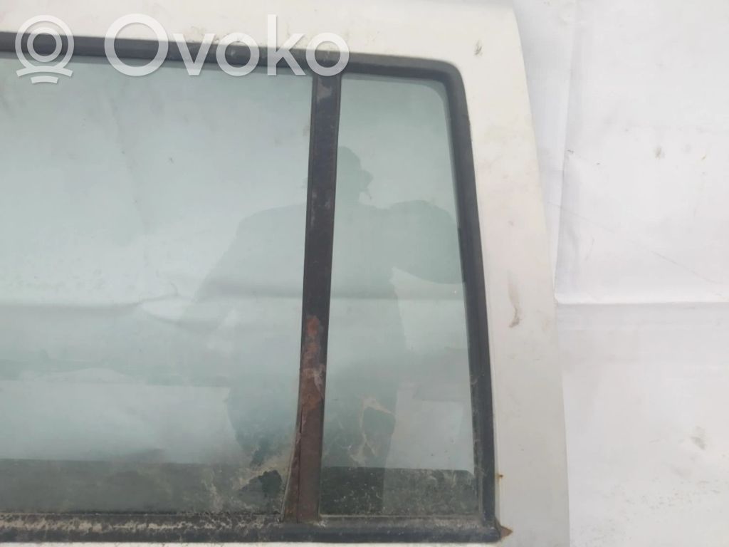 Ventanilla de ventilación de la puerta trasera