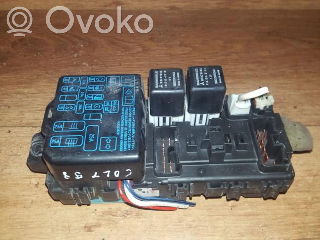 Mitsubishi Colt Skrzynka bezpieczników / Komplet 