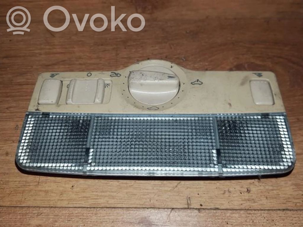 Volkswagen PASSAT B5 Etuistuimen valo 