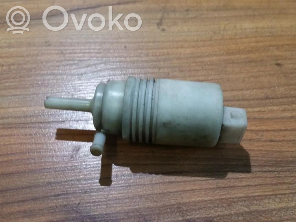 Volkswagen PASSAT B4 Pompa lavavetri parabrezza/vetro frontale