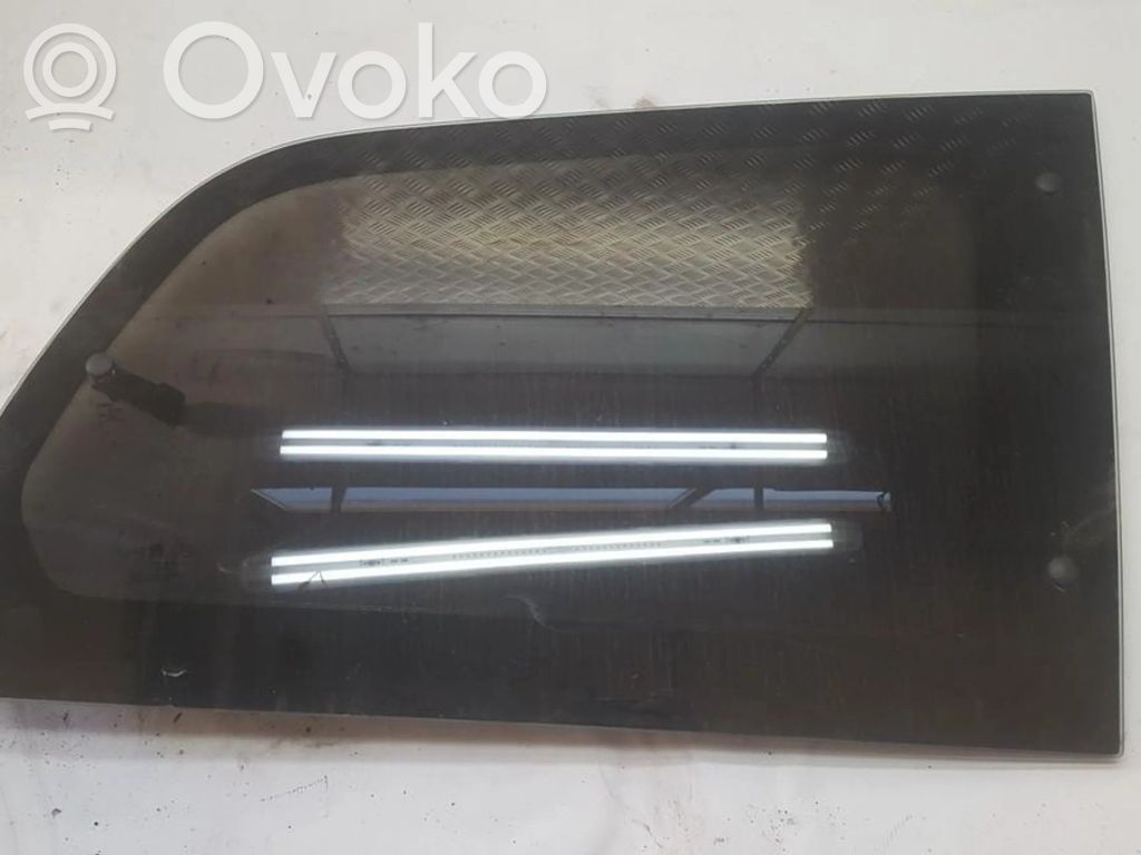 Vidrio lateral trasero