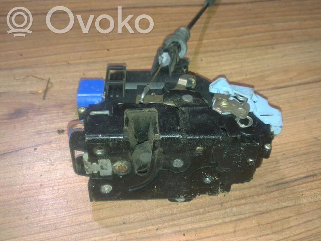 Volkswagen Polo IV 9N3 Serratura portiera anteriore