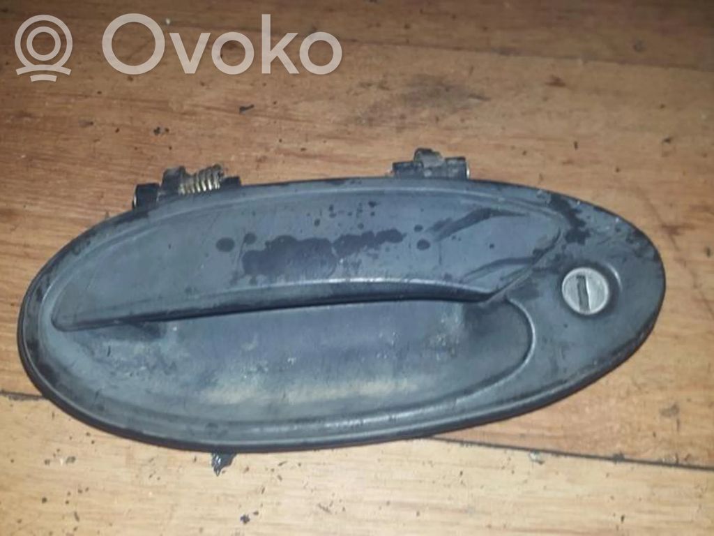 Manecilla externa puerta delantera   MB819551,MB819551