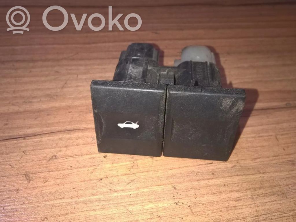 Ford Mondeo Mk III Interruttore di apertura del portellone posteriore 